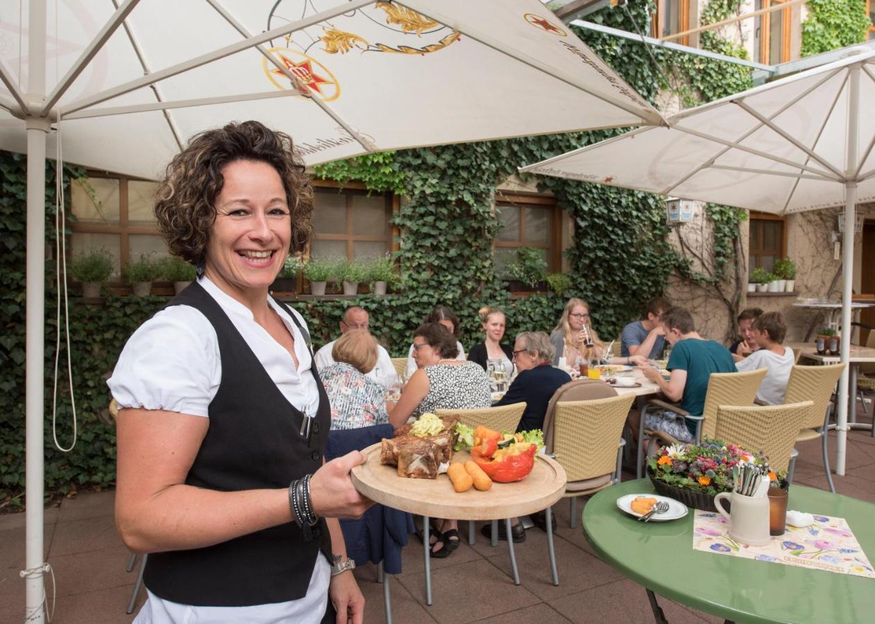 Akzent Hotel Krone Helmstadt Екстериор снимка