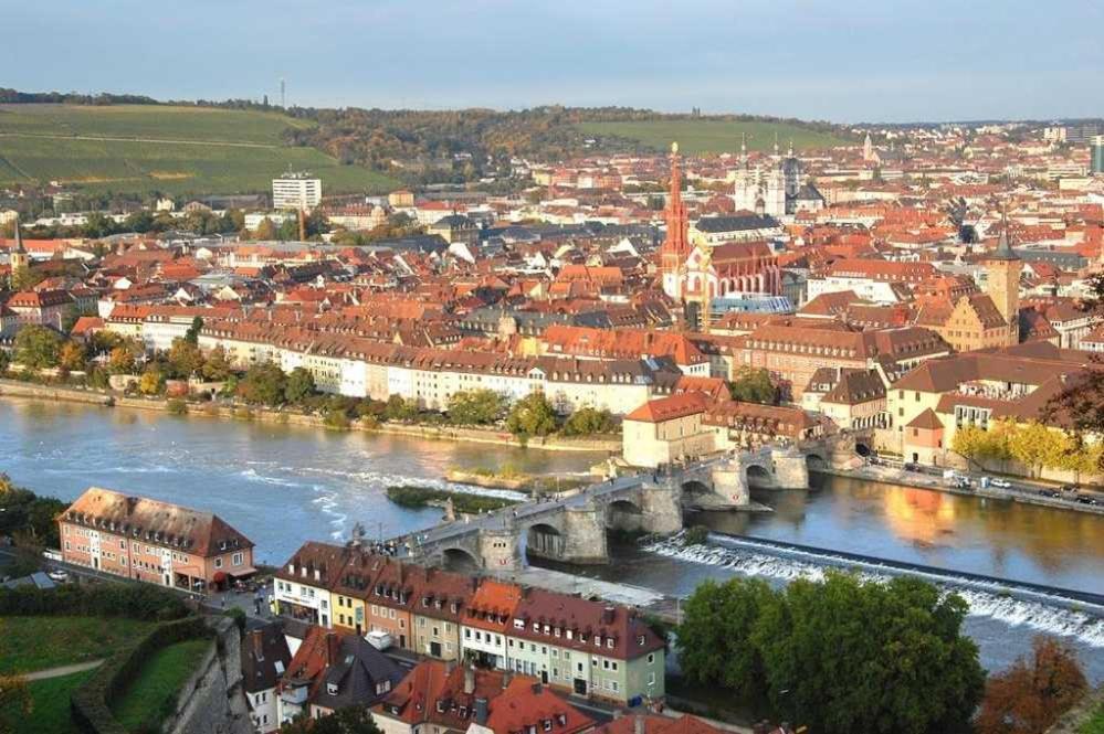 Akzent Hotel Krone Helmstadt Екстериор снимка