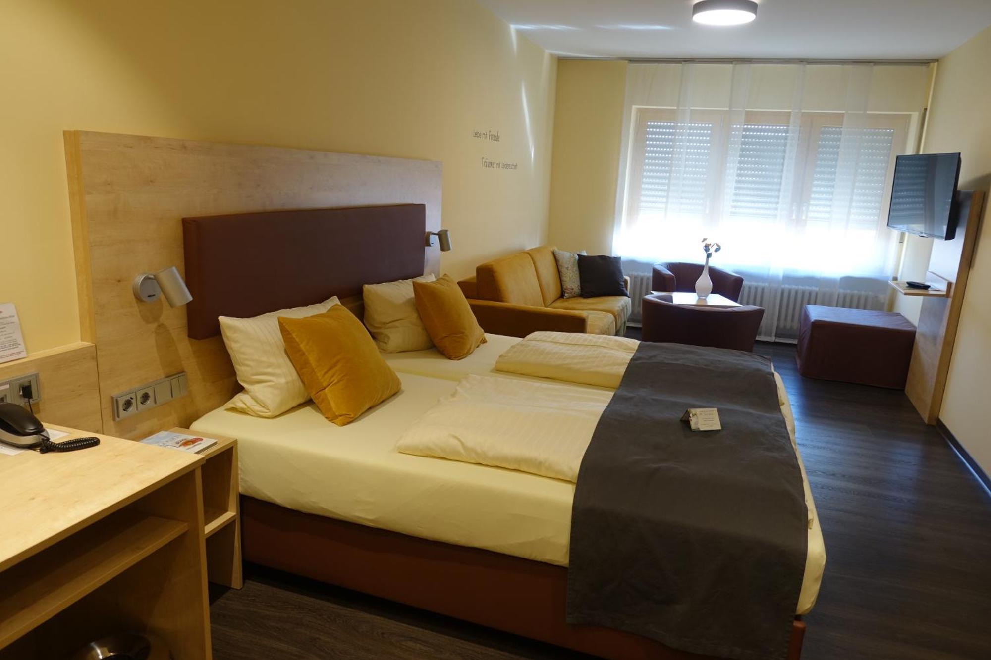 Akzent Hotel Krone Helmstadt Стая снимка