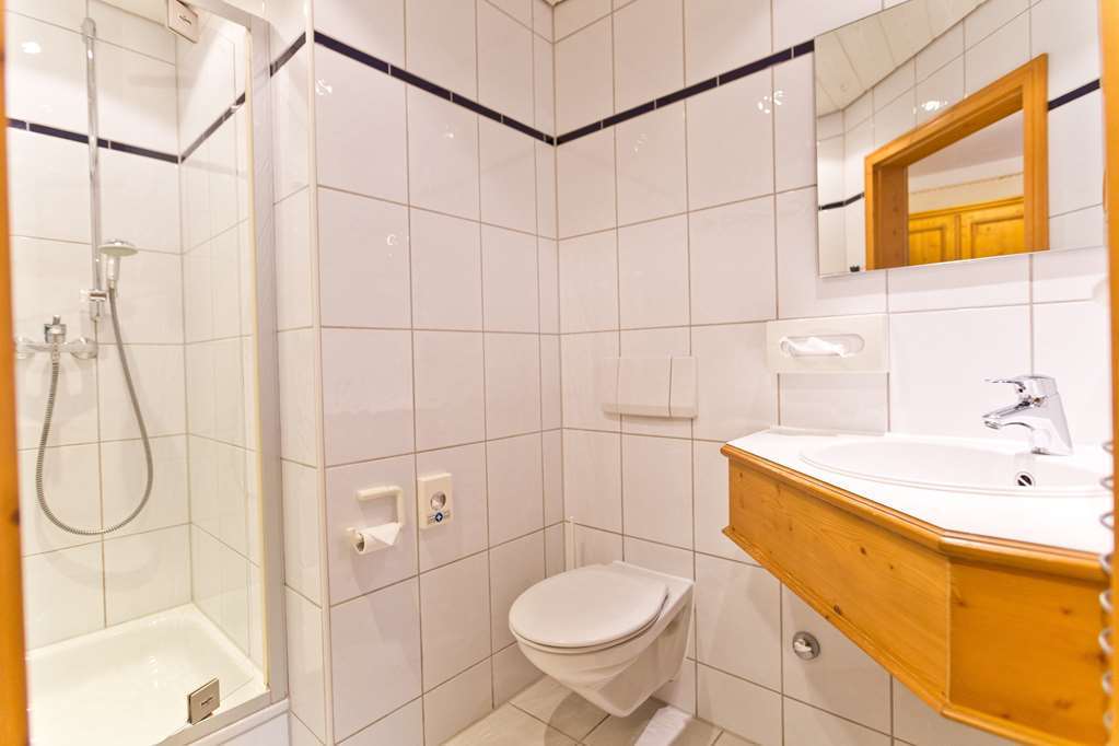 Akzent Hotel Krone Helmstadt Екстериор снимка