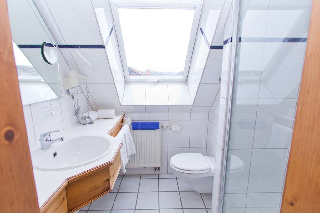 Akzent Hotel Krone Helmstadt Екстериор снимка