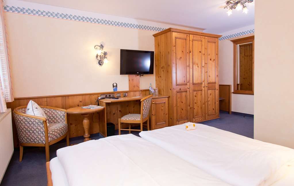 Akzent Hotel Krone Helmstadt Екстериор снимка