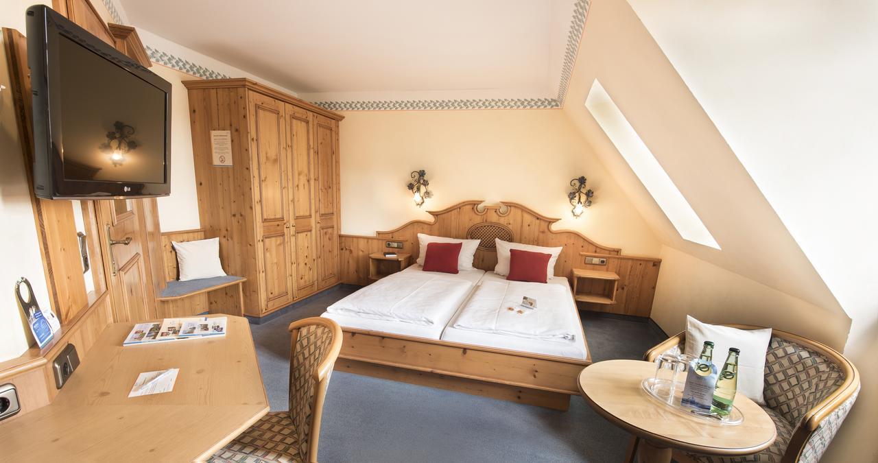 Akzent Hotel Krone Helmstadt Екстериор снимка